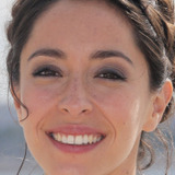 Уна Чаплин — Perla de las Dunas Receptionist