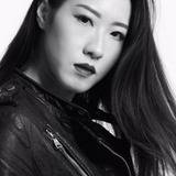 韓媚 — Jewelry shop customer