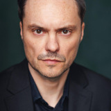 Оливер Мэйсон — UK Commentator (voice)