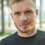 Tomasz Ciachorowski — Victor