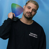 Beton.Hofi — Sétáló férfi