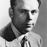 Том Юэлл — Mourner (uncredited)