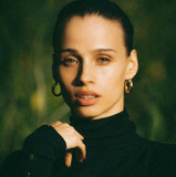 Mette Linturi — Dancer