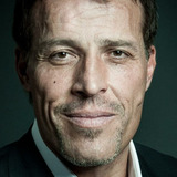 Tony Robbins — Alien on TV Monitor (uncredited)