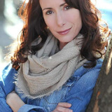 Kelley Davis — Eyeglass Saleswoman