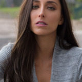Sofía Sisniega — Laura