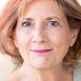 Sarah Lilly — Reporter in Lobby