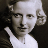 Nadine March — Mary Anne's maid (uncredited)