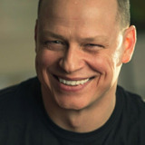 Аарон Хьюз — Cop #2