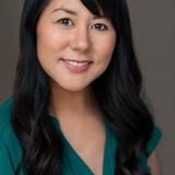 Anne Mueller — Night Club Patron (uncredited)