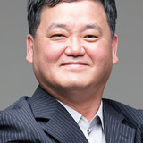 Lee Seung-hyeon — Chief of Village