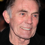 Maurice Roëves — Colonel Munro