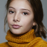 Makenzie Moss — Elle (uncredited)