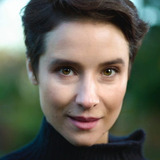 Beatriz Romilly — Anna