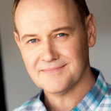Sean Donnellan — Penny's TV Dad (voice)