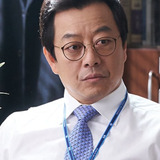 Lee Ki-young — Mr. Kim