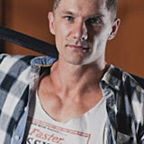 Реон Ван Дер Ватт — Policeman Kwazulu (as Reon Van De Watt)