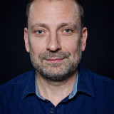 Sławomir Grzymkowski — milicjant Wiesiek, ojciec Magdy