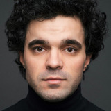 Maksim Novikov — ведущий шоу «Королева Гарема»