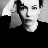 Veslemøy Mørkrid — Lise Karlsvik (Lena's mother)