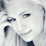 Фиона Джонсон — Woman in Red