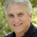 Vincent Di Paolo — Police Officer (uncredited)