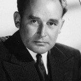 Geoffrey Keen — Sir Frederick Gray