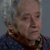 Evelina Gori — Anziana pianerottolo