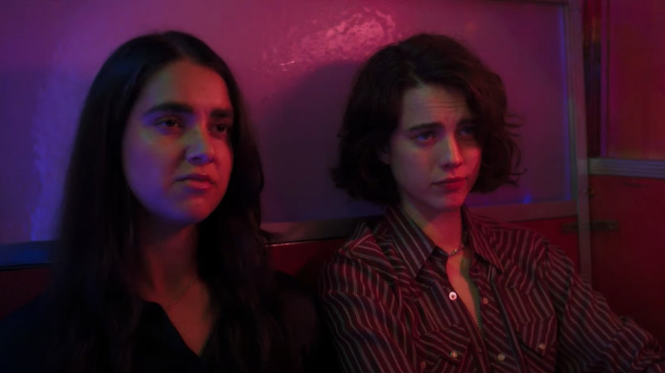 Margaret Qualley and Geraldine Viswanathan find a mysterious suitcase in the "Drive-Away Dolls" trailer