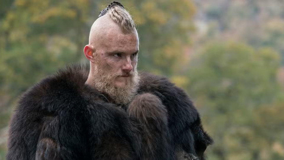 Четвертый сезон «Белого лотоса» пополняют Александр Людвиг и ЭйДжей Мичалка