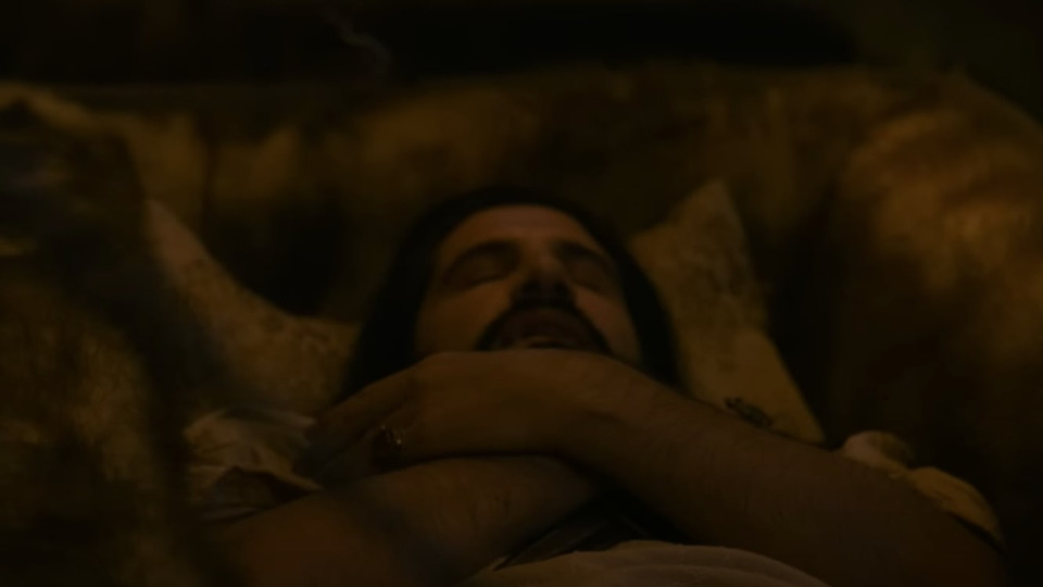 Нандор притворяется мертвым в отрывке пятого сезона «Чем мы заняты в тени»