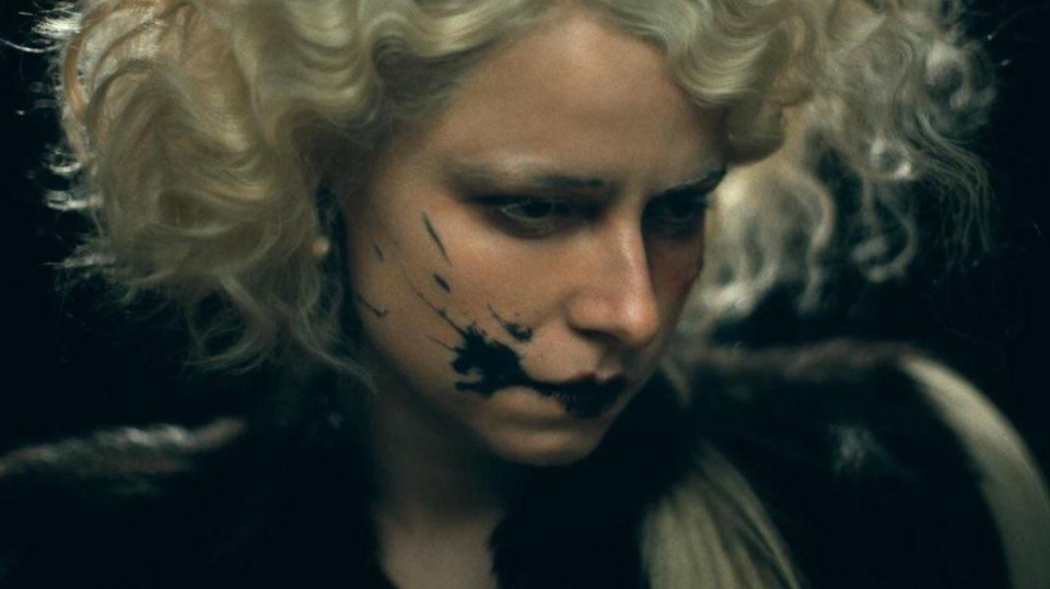 Warner Bros. показала тизер фильма Мэгги Джилленхол под названием «Невеста»