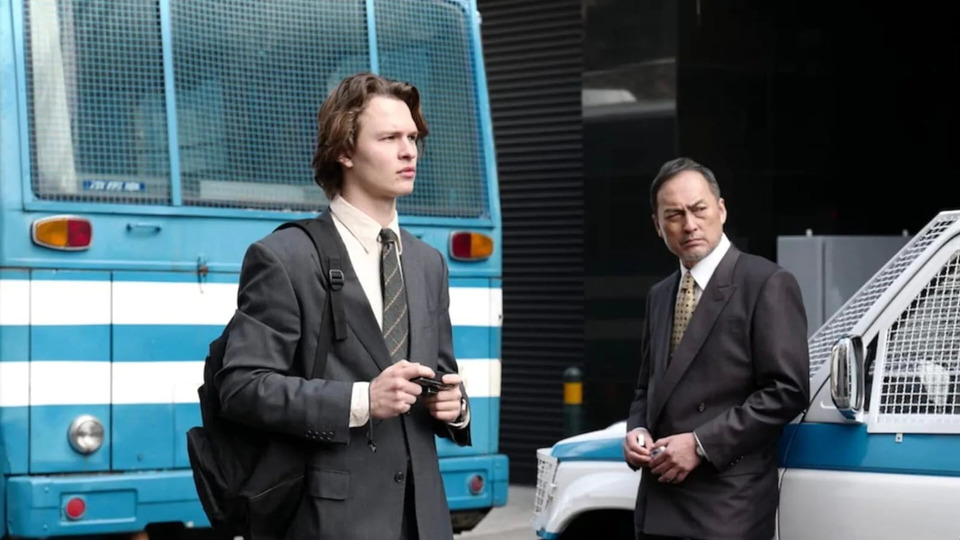 HBO Max продлил «Полицию Токио» с Энселом Элгортом на второй сезон