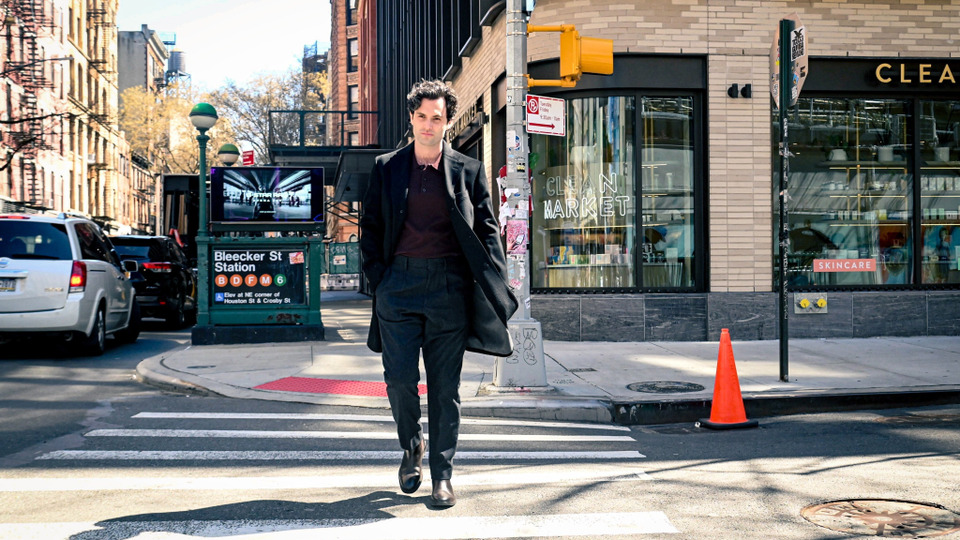 Joe is back in New York: filming has begun on the final season of the TV series "You"