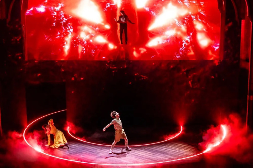 Netflix снимает бродвейский спектакль «Очень странные дела: Первая тень»