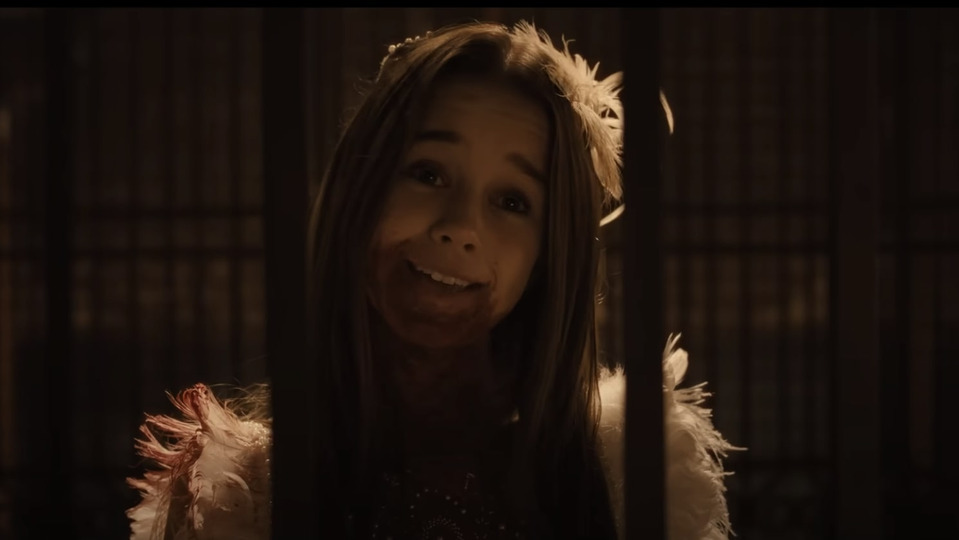 «Люблю играть с едой»: вышел новый трейлер хоррора «Эбигейл» о девочке-вампирше