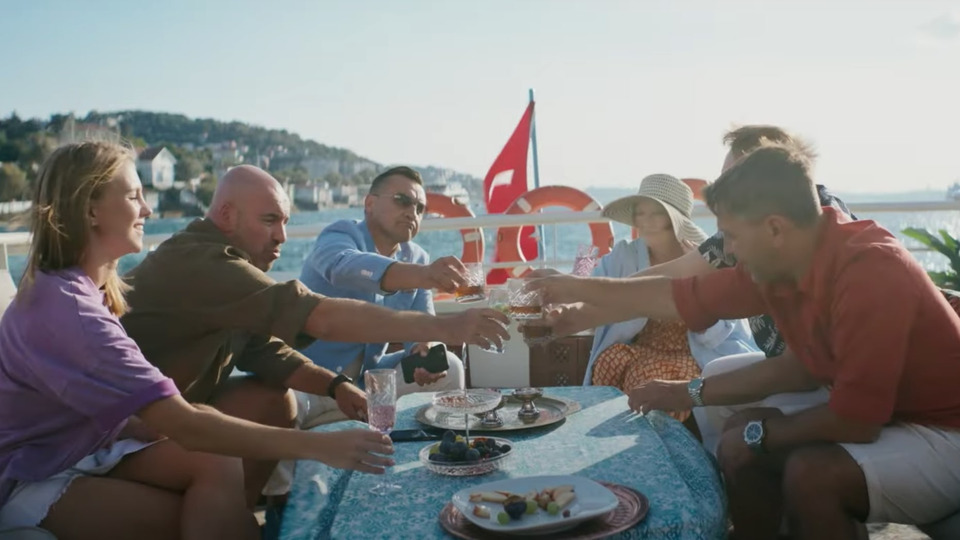 «Квартет И» веселится на поминках в трейлере фильма «Один день в Стамбуле»