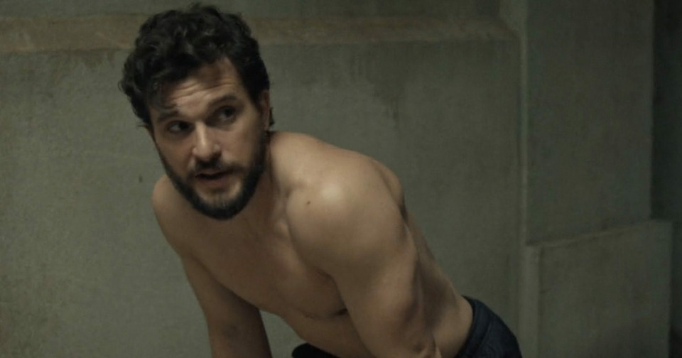 Кит Харингтон присоединился к Линдси Лохан и Шейлин Вудли в мини-сериале Hulu «Сосчитай мои обманы»