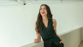 Anne Hathaway showed off Andy's look from "The Devil Wears Prada 2"