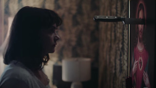 Вышел загадочный тизер сериала The Woman In The Wall с Рут Уилсон и Дэриллом МакКормаком