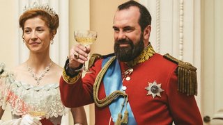 Мавзолей Ленина и не только. За что раскритиковали сериал Netflix о семье Николая II?