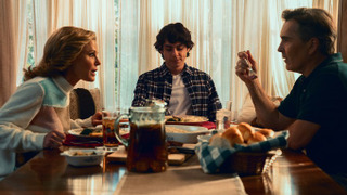 Джули Боуэн преследуют демоны в тизере сериала Hysteria