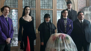 «Уэнсдей» возвращается: Netflix раскроет новые тайны академии «Невермор»р в двух частях второго сезона