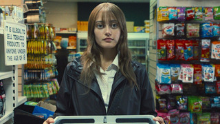 Вышел тизер сериала «Дорогуша» с Эллой Пернелл