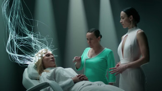 Мужчины врываются в женский мир в трейлере второго сезона сериала «Два холма»