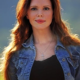 Viviane Victorette — Júlia "Ju"