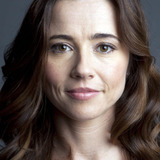 Linda Cardellini — Laura