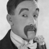 Снуб Поллард — Vagrant in Park (uncredited)