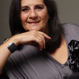 Teresa Faria — Vizinha de Leonor