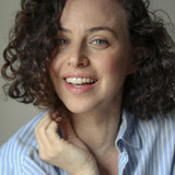 Mayara Constantino — Professora Helô